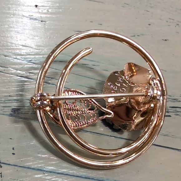 Sarah Coventry | Vintage Gold Tone Floral Rose Leaf Circular Brooch 1" - Picture 6 of 8